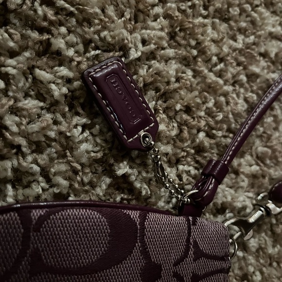 Coach wristlet - Picture 3 of 5